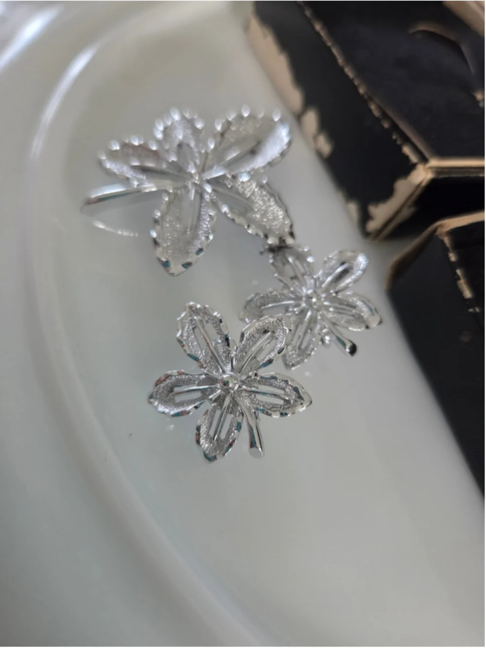 Vintage Sarah Coventry Silver Toned Brooch and Earring Set, One Size